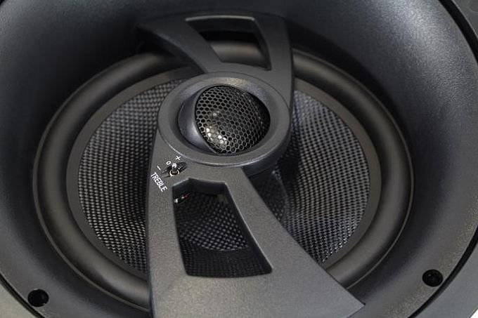 Встраиваемая в потолок акустика Aperion Audio Clearus 8C Angled