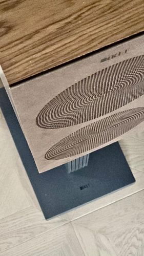 Полочная акустика KEF R3 Meta Walnut на стойках
