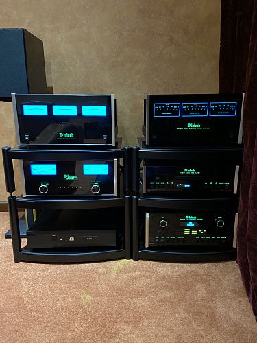 Усиление и источники в этом кинозале от McIntosh