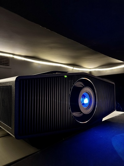 Лучший кинотеатральный проектор до 500 тыс. - Sony VPL-XW5000