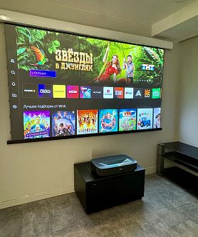 Моторизованный ALR экран для ультракороткофокусных проекторов Global Screens Intelligent HomeScreen EWC2-100 125*221 Black Code UST 0.5 (SALE из шоу-рума)