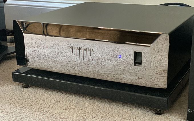 Фильтр питания AudioQuest Niagara 5000 (12 розеток)