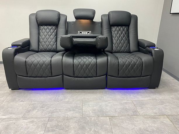 Комплект из 2-x моторизованных кресел реклайнеров 7Seats Diamond Console Comfort Edition (кожа/пвх) SALE из шоу-рума