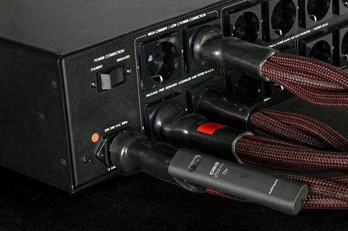 Система рассеивания шумов электропитания AudioQuest Niagara 7000 (12 розеток)