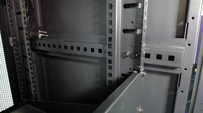 Рэковый шкаф Wize Pro W42U8080R (в комплекте полки, заглушки, крепеж)