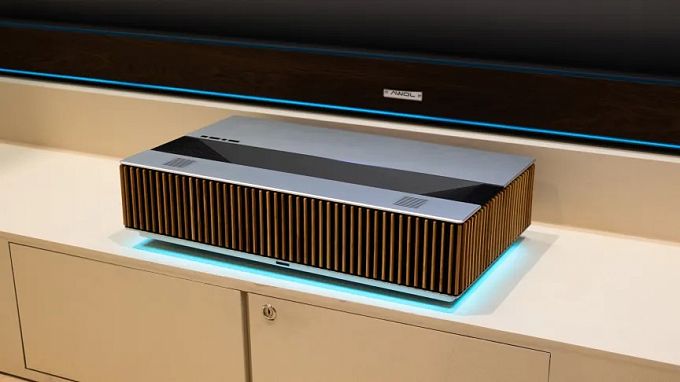 Ультракороткофокусный лазерный 4K проектор AWOL LuxVision