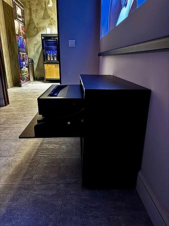 Моторизованная консоль для ультракороткофокусных лазерных проекторов Intelligent Slim Vertical Console