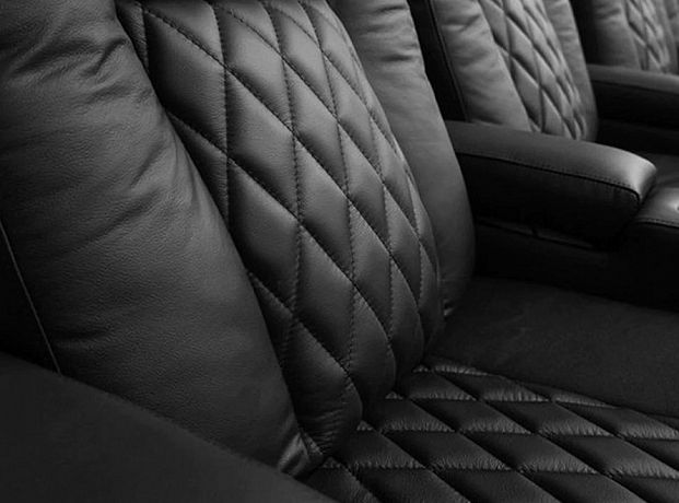 Моторизованное кинотеатральное кресло-реклайнер 7Seats Diamond black Alcantara