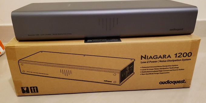 Система рассеивания шумов электропитания AudioQuest Niagara 1200 (7 розеток)