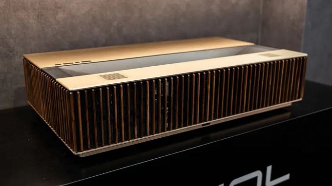 Ультракороткофокусный лазерный 4K проектор AWOL LuxVision