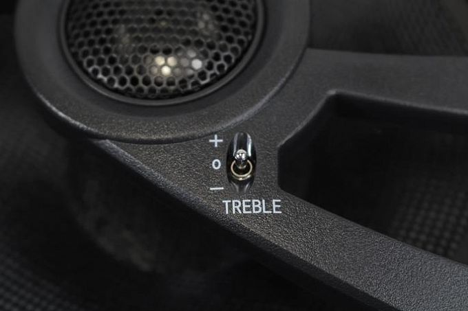 Встраиваемая в потолок акустика Aperion Audio Clearus 8C Angled