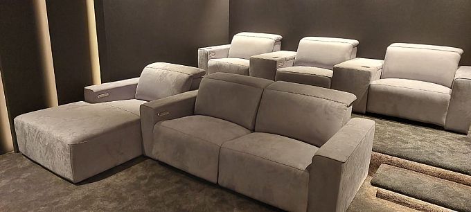 Моторизованное кинотеатральное кресло-реклайнер 7Seats Gravity (ткань)
