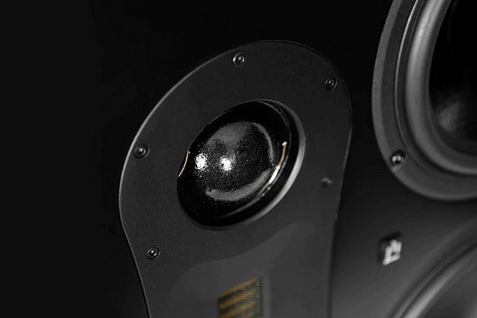Корпусная кинотеатральная LCR акустика Aperion Audio Theatrus T80S Slim