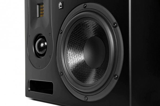 Корпусная кинотеатральная  LCR акустика Aperion Audio Theatrus T65