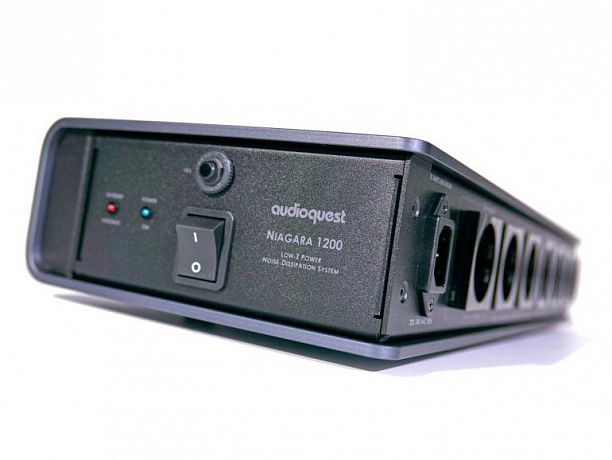Система рассеивания шумов электропитания AudioQuest Niagara 1200 (7 розеток)