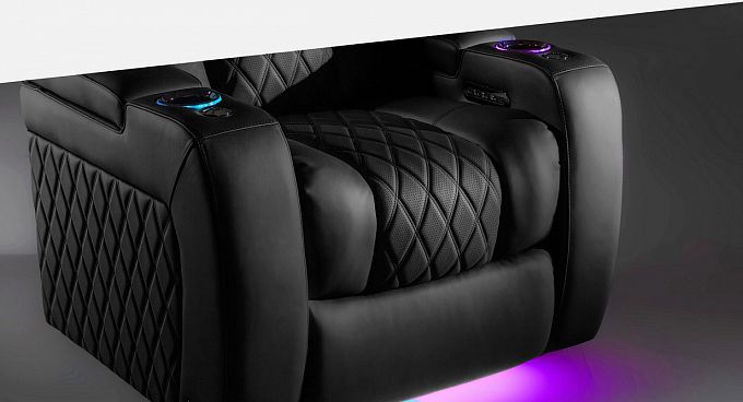 Моторизованное кинотеатральное кресло-реклайнер 7Seats Diamond (100% кожа)