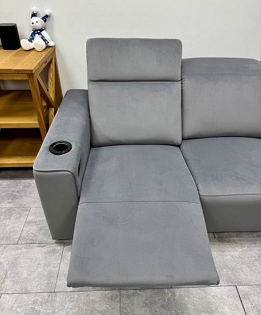 3-х местный диван-реклайнер 7Seats Gravity Comfort Edition (ткань) SALE из шоу-рума