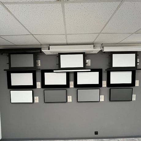 11 разных полотен Global Screens в нашем шоу-руме