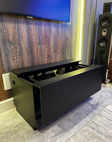 Моторизованная консоль для ультракороткофокусных лазерных проекторов Intelligent DIY Console MKII Black (для настенных экранов)