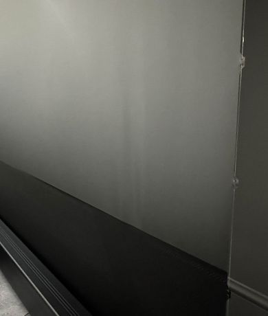 Моторизованный напольный ALR экран Global Screen OFM-100 124*221 Black Code UST 0.5 Perfo (Sale из шоу-рума с дефектом натяжения)