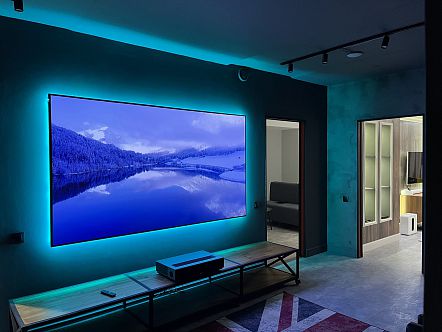 Экран на раме с LED подсветкой Elunevision Aurora 8K Ultra Short Throw ALR EV-ZLUST-100-8K 125*221 (из ДЕМО)